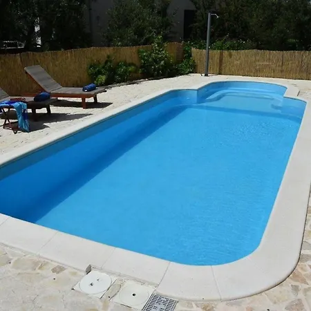 Strandnahes, Ruhig Gelegenes Mit Eigenem Pool Auf Der Insel Hotel Murter