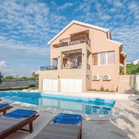 Strandnahes, Ruhig Gelegenes Mit Eigenem Pool Auf Der Insel Hotel