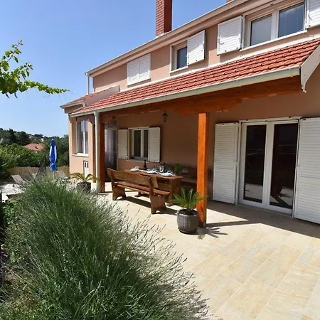 Strandnahes, Ruhig Gelegenes Mit Eigenem Pool Auf Der Insel